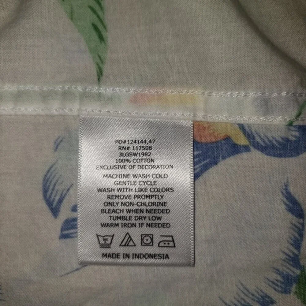 LEVI'S WHITE HAWAIIAN SHORT SLEEVE SHIRT SIZE XXL